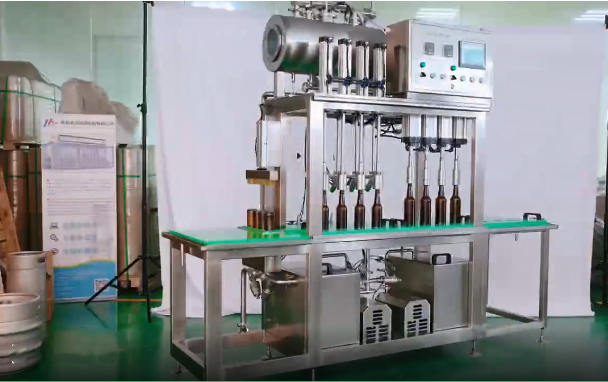 全自動啤酒灌裝機-產(chǎn)量高-選擇海志啤酒設備-支持定制！